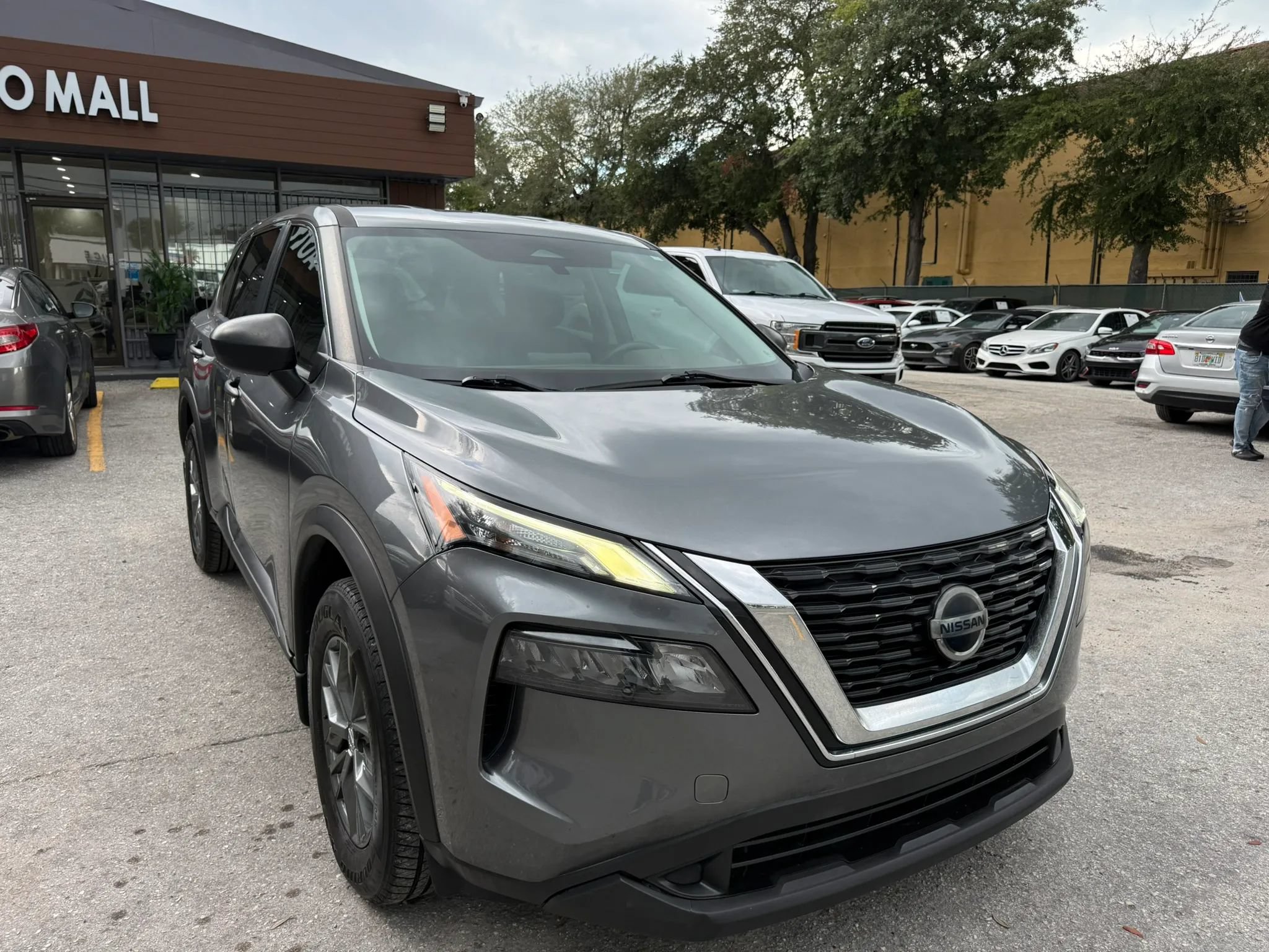 Used 2021 Nissan Rogue S FWD image 3