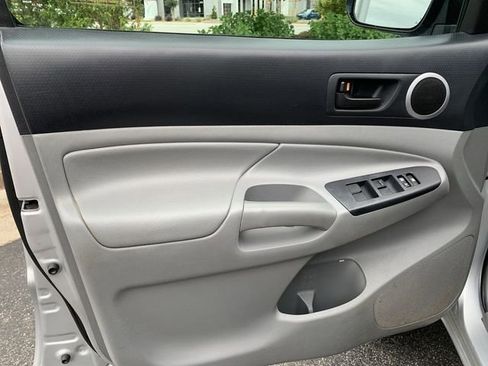 Used 2013 Toyota Tacoma PreRunner w/ SR5 Pkg RWD image 17