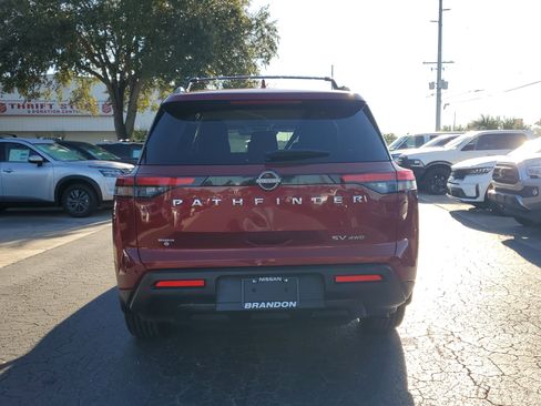 Certified 2022 Nissan Pathfinder SV image 6