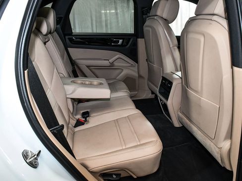 Used 2023 Porsche Cayenne AWD/4WD image 47