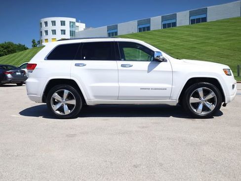 Used 2016 Jeep Grand Cherokee Overland AWD/4WD image 3