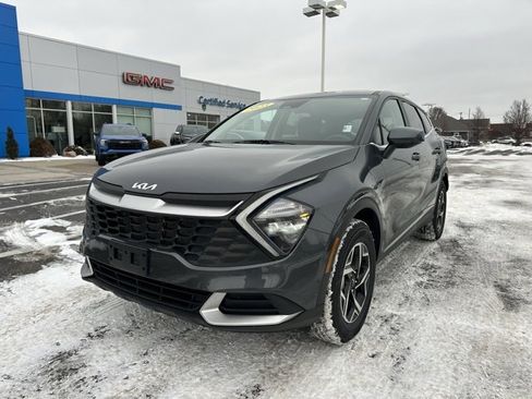 Used 2023 Kia Sportage LX image 2