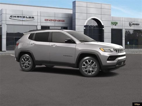 Used 2023 Jeep Compass Latitude w/ Sun and Sound Group image 10