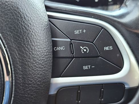 Used 2019 Jeep Compass Latitude w/ Popular Equipment Group image 18