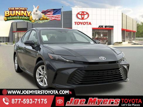 Used 2025 Toyota Camry LE FWD image 1