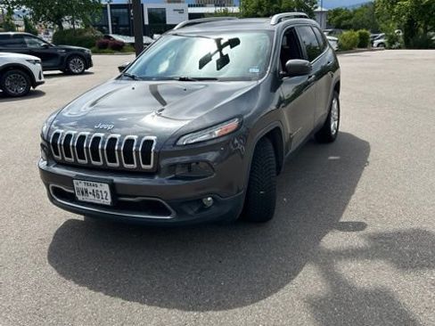 Used 2016 Jeep Cherokee Limited w/ Luxury Group FWD image 2