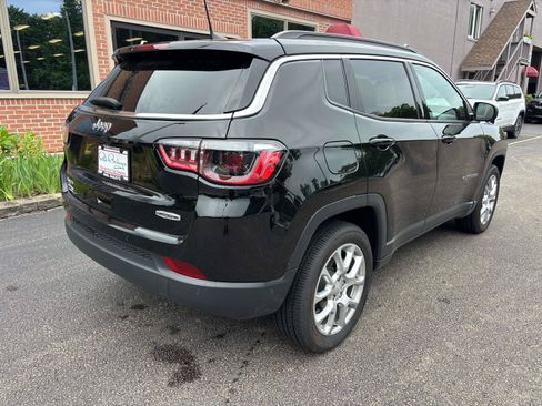 Used 2024 Jeep Compass Latitude w/ Sun and Sound Group AWD/4WD image 33