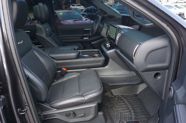 Used 2026 Ford Expedition Max Platinum w/ Stealth Appearance Package AWD/4WD image 3