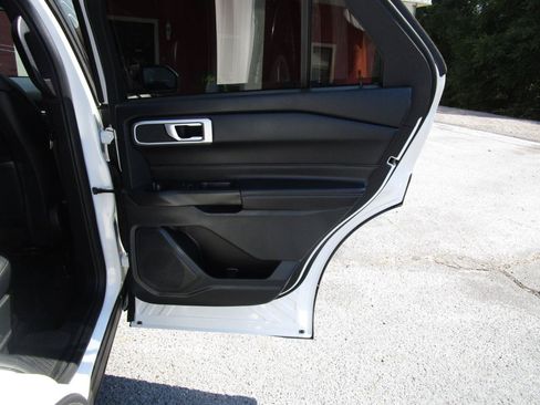 Used 2020 Ford Explorer XLT w/ Equipment Group 202A RWD image 29