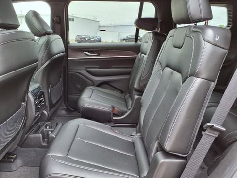 New 2025 Jeep Grand Cherokee L Limited w/ Black Appearance Package AWD/4WD image 9