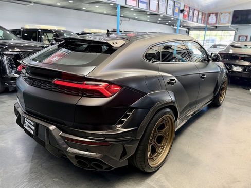 Used 2025 Lamborghini Urus SE AWD/4WD image 6
