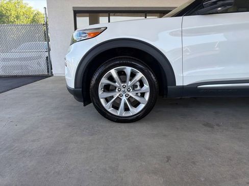 Used 2022 Ford Explorer Platinum w/ Equipment Group 601A AWD/4WD image 29