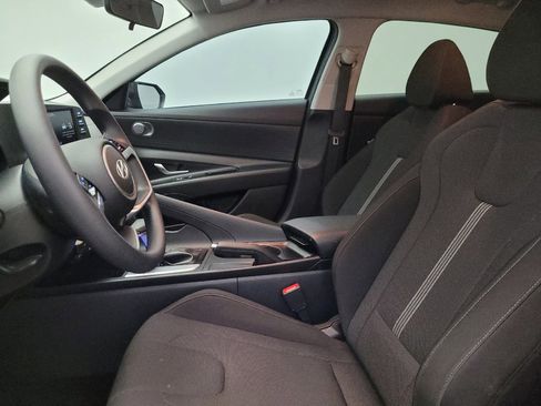 Used 2025 Hyundai Elantra SE FWD image 17