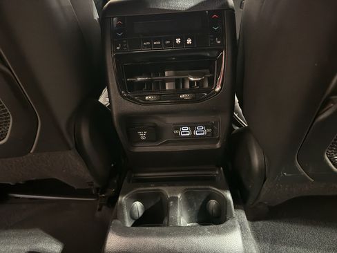 Used 2021 Jeep Grand Cherokee L Overland w/ Luxury Tech Group IV AWD/4WD image 29