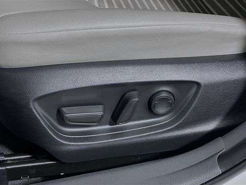 Used 2022 Toyota Camry SE image 16