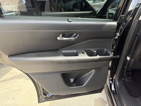 Used 2024 Nissan Pathfinder SL w/ SL Premium Package FWD image 13