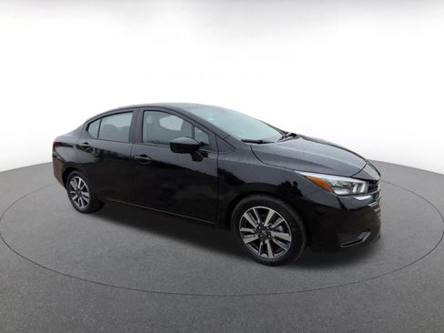 Used 2025 Nissan Versa SV FWD image 2