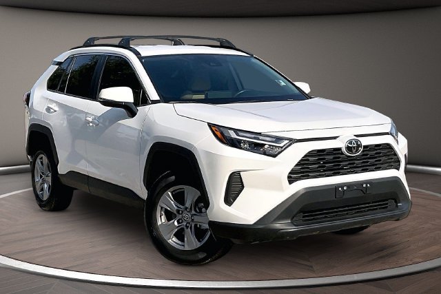 Used 2025 Toyota RAV4 XLE AWD/4WD image 10