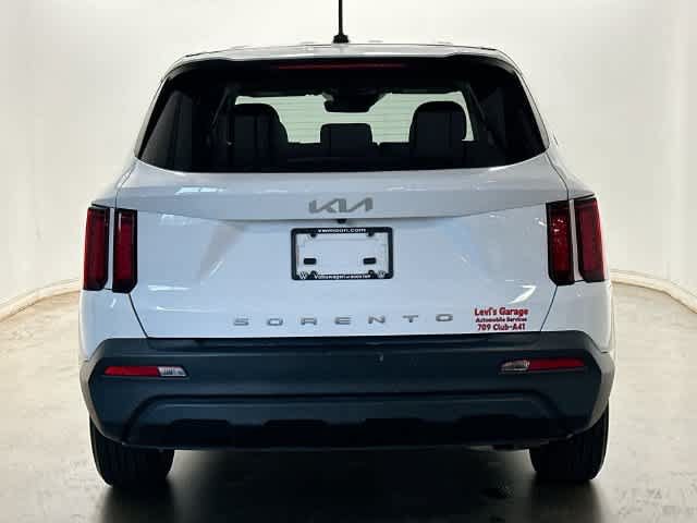 Used 2022 Kia Sorento LX FWD image 4