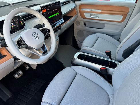 New 2025 Volkswagen ID. Buzz 1st Edition image 8