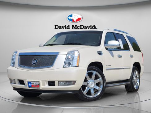 Used 2010 Cadillac Escalade Luxury image 1