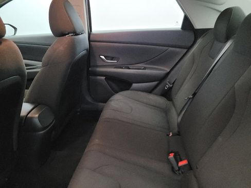 Used 2021 Hyundai Elantra SE FWD image 18