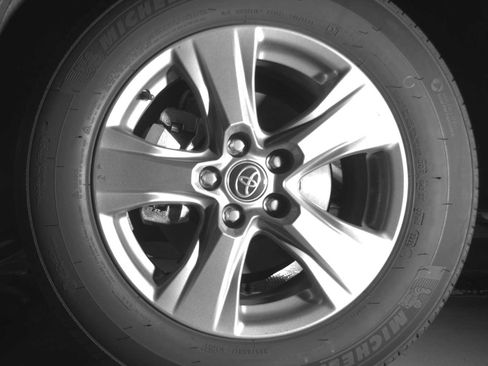 Used 2025 Toyota RAV4 XLE image 12