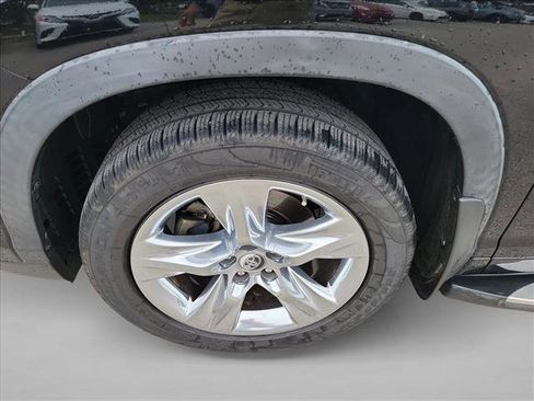 Used 2019 Toyota Highlander Limited image 9