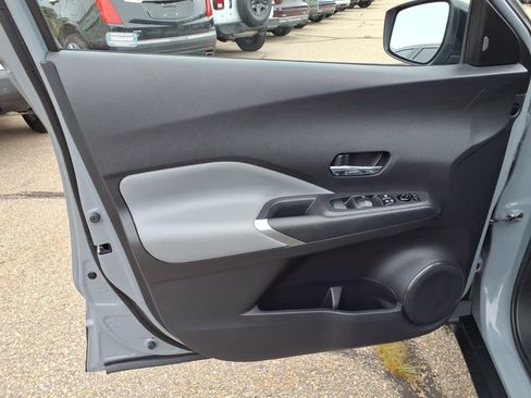 Used 2022 Nissan Kicks SR FWD image 16