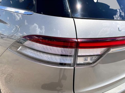 Used 2023 Lincoln Aviator 2WD image 28