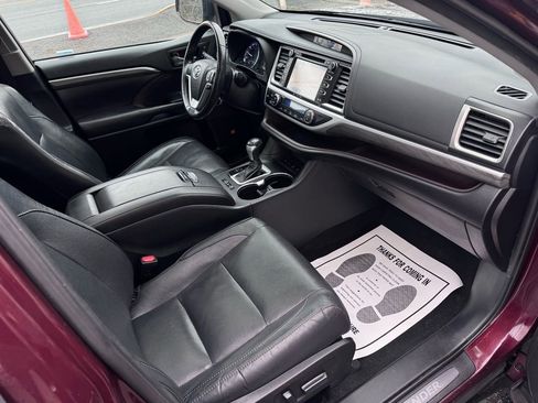 Used 2019 Toyota Highlander Limited Platinum image 31