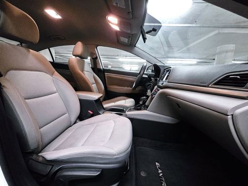 Used 2017 Hyundai Elantra SE image 35