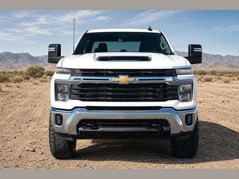 Used 2025 Chevrolet Silverado 2500 LT w/ Convenience Package AWD/4WD image 9