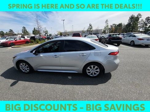 Used 2025 Toyota Corolla LE image 9