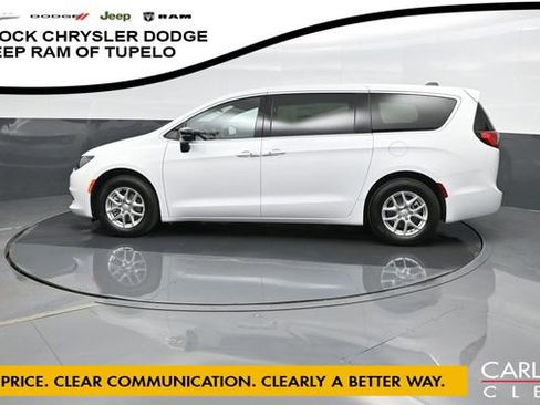 New 2026 Chrysler Voyager LX image 7