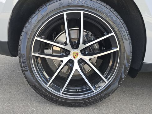 Certified 2025 Porsche Macan image 28