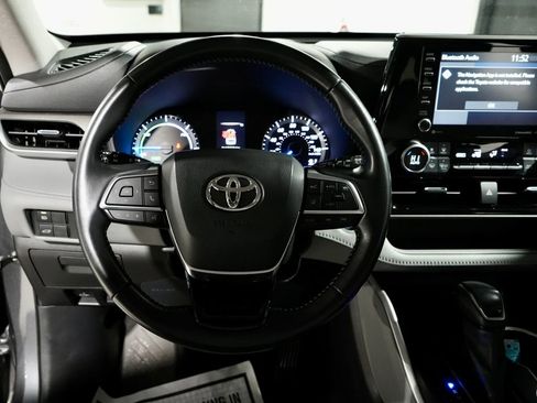 Used 2021 Toyota Highlander LE image 16