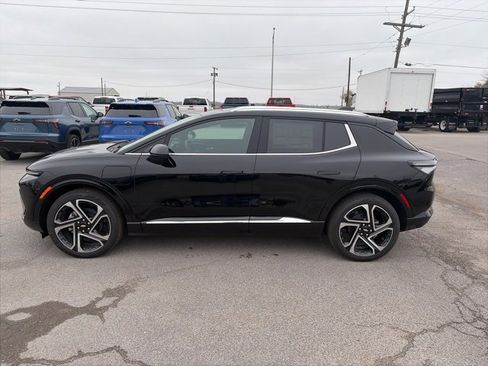 New 2026 Chevrolet Equinox EV LT image 3