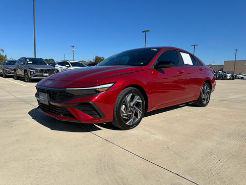 Used 2025 Hyundai Elantra Sport image 1