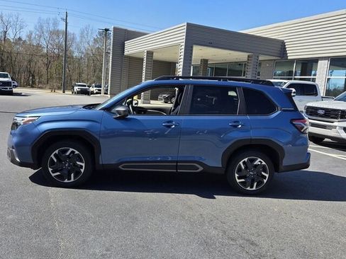 Used 2025 Subaru Forester Limited image 5