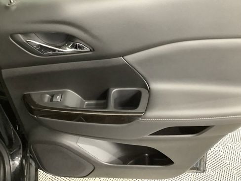 Used 2023 GMC Acadia AT4 w/ Technology Package image 33