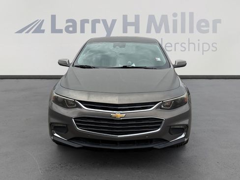 Used 2017 Chevrolet Malibu LT w/ Leather Package FWD image 8