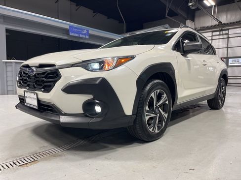 Used 2024 Subaru Crosstrek 2.0i Premium image 3