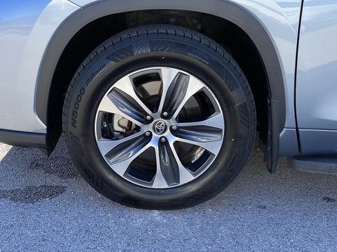 Used 2023 Toyota Highlander XLE image 34