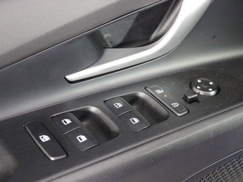 Used 2024 Hyundai Elantra SEL image 17