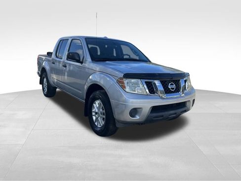 Used 2014 Nissan Frontier SV image 2
