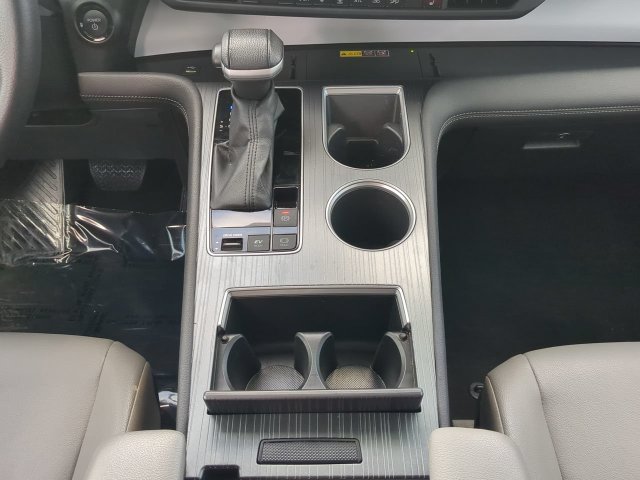 Certified 2025 Toyota Sienna XLE FWD image 23
