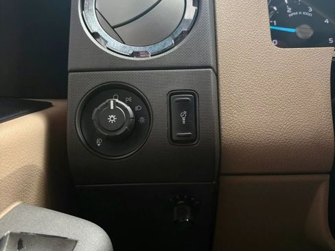 Used 2012 Ford F250 XLT w/ XLT Premium Pkg AWD/4WD image 32
