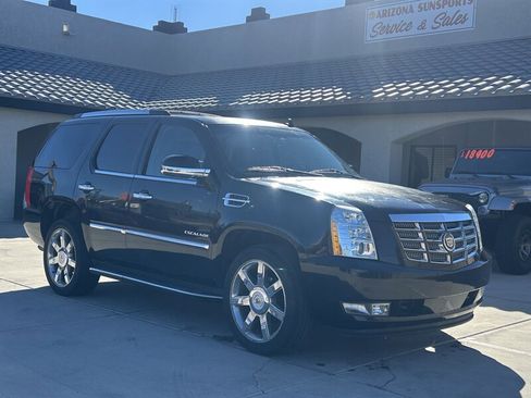 Used 2014 Cadillac Escalade Luxury image 8