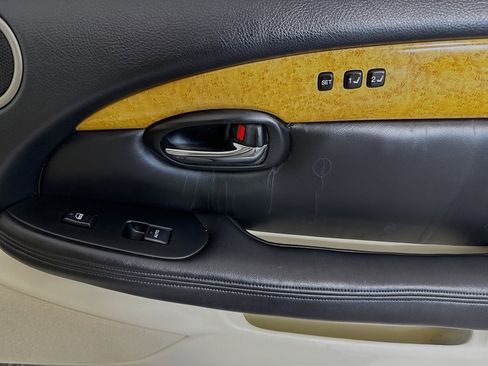 Used 2003 Lexus SC 430 Convertible image 28